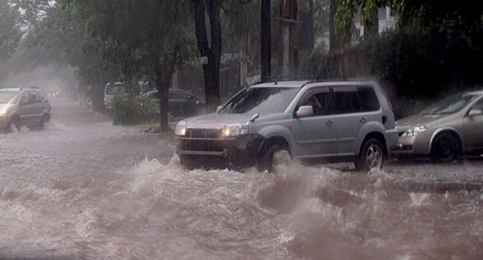 Pronostican jornada cálida, lluviosa y con tormentas