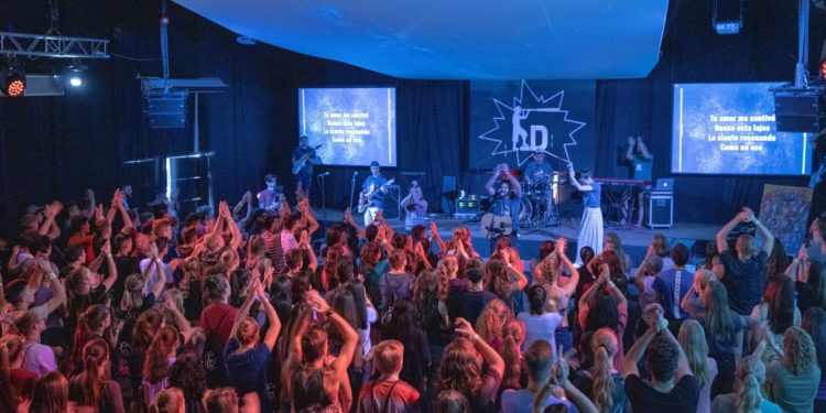 Asociación Discover, junto con iglesias del Chaco, organizan importantes conferencias Asociación Discover, junto con iglesias del Chaco, organizan importantes conferencias