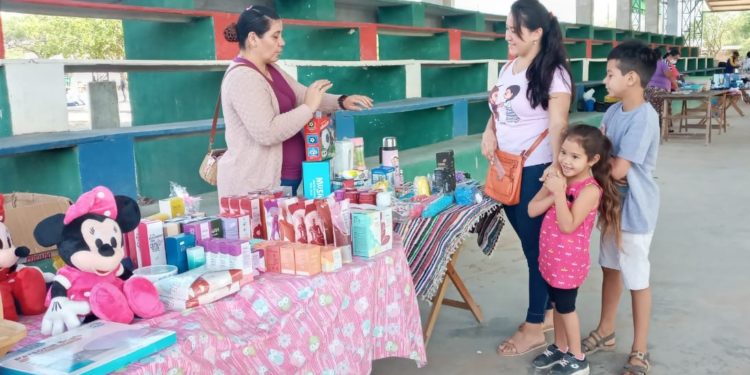 Realizan feria de emprendedores en la ciudad de Mariscal Estigarribia