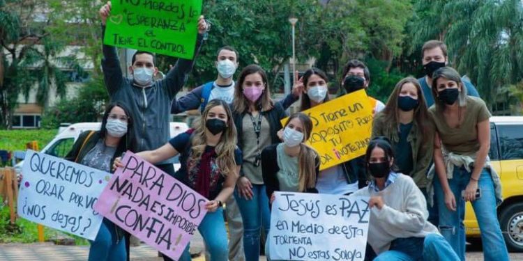 Jóvenes cristianos llevan mensaje de amor y esperanza a los lugares más necesitados Jóvenes cristianos llevan mensaje de amor y esperanza a los lugares más necesitados