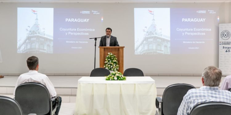 Ministro de Hacienda encabezó foro económico realizado en el Chaco Ministro de Hacienda encabezó foro económico realizado en el Chaco