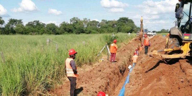 Agua del acueducto del Chaco llega por primera vez hasta Mariscal Estigarribia