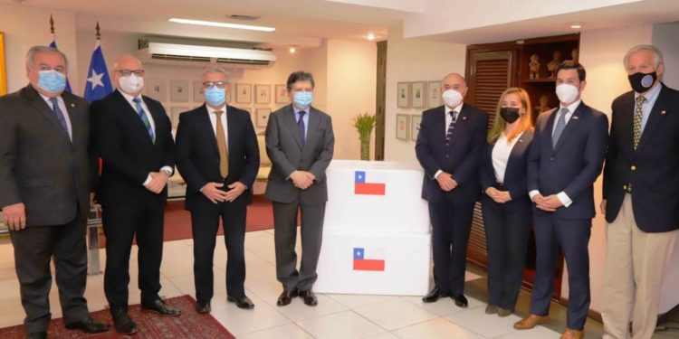 Paraguay recibe cooperación de 100.000 dosis de vacunas de Chile