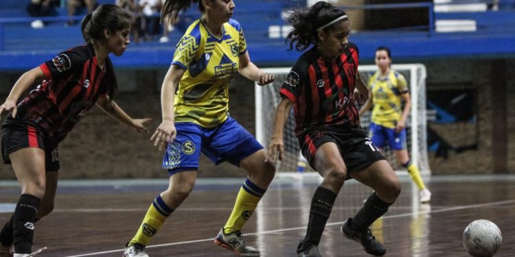 Colonial y Guaraní definen al campeón Colonial y Guaraní definen al campeón