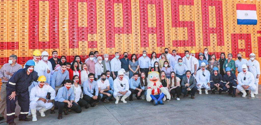 Presidente visitó planta avícola que cubre el 40% del mercado local y exporta a 22 países