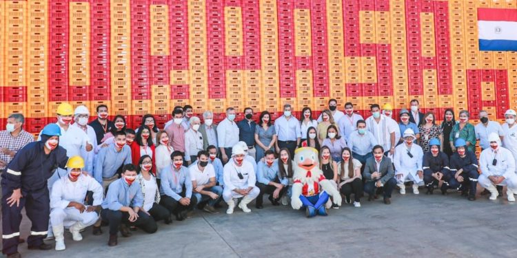 Presidente visitó planta avícola que cubre el 40% del mercado local y exporta a 22 países