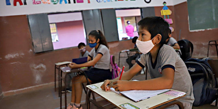 Propuesta del 11% a docentes responde a coyuntura económica que vivimos, afirma ministro