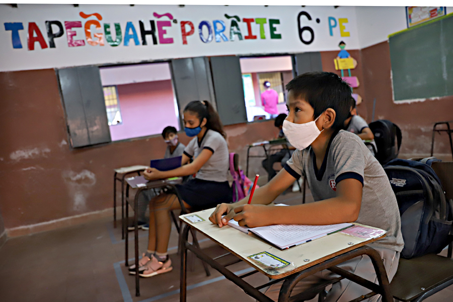 Propuesta del 11% a docentes responde a coyuntura económica que vivimos, afirma ministro