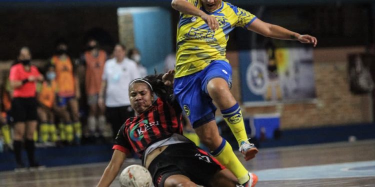 Colonial y Guaraní igualan en la primera final