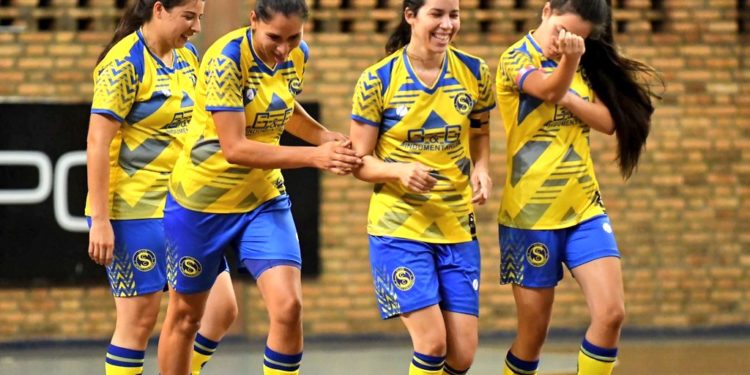 Colonial y Guaraní definen la primera final del Futsal Femenino Colonial y Guaraní definen la primera final del Futsal Femenino