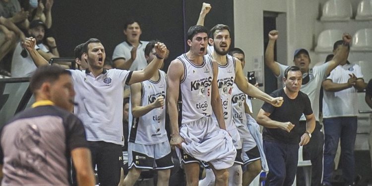 Los Kings golpean y son escoltas