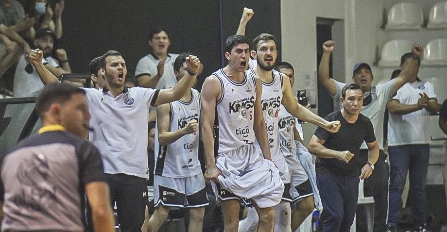 Los Kings golpean y son escoltas