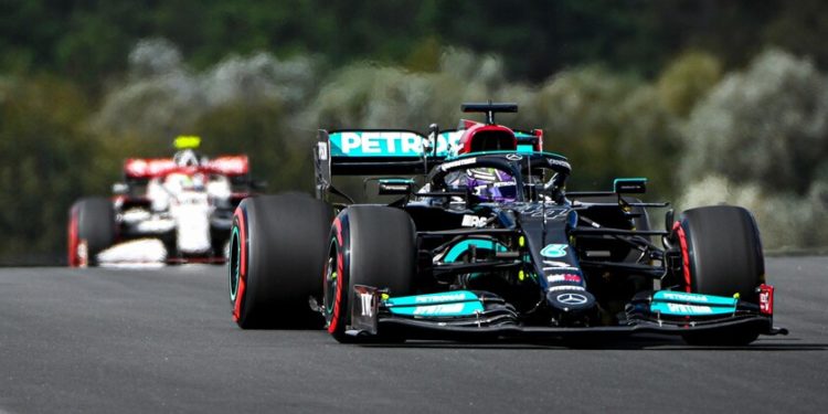 Hamilton se adueña del viernes en Estambul