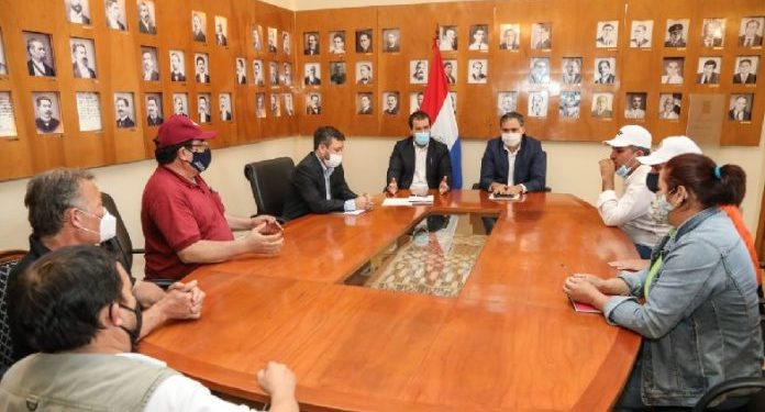 Hacienda continuará analizando reajuste para docentes el lunes por la tarde