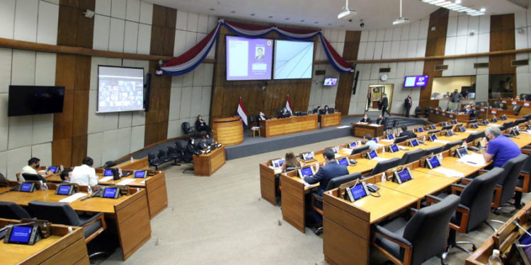 Avanza en el Congreso ley que marcará un hito en el combate al cáncer de mama y cuello uterino