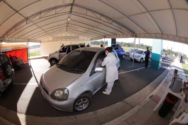 Aplicación de segunda y tercera dosis con importante concurrencia