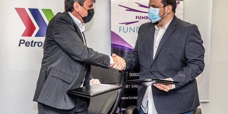 Petropar y FundaJoven firman convenio para cooperar en trabajos de prevención