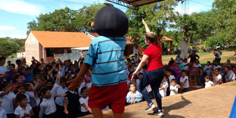 Yo Amo a la Familia continúa beneficiando a cientos de niños que viven en zonas alejadas