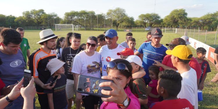 Francisco “Chiqui” Arce junto a otros ex futbolistas de la selección y su paso por el Chaco Paraguayo