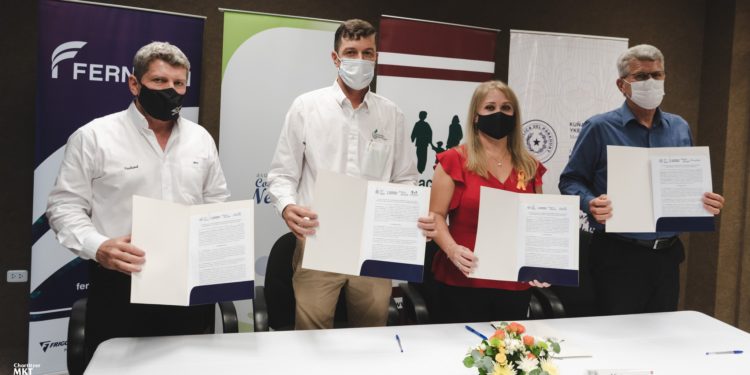 Ministerio de la Mujer y Cooperativas del Chaco Central firmaron convenios Ministerio de la Mujer y Cooperativas del Chaco Central firmaron convenios