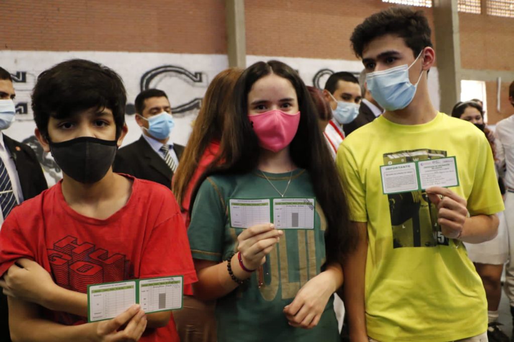 Gran caravana por la vida, la verdad y la libertad, contra la vacunación de niños en aula Gran caravana por la vida, la verdad y la libertad, contra la vacunación de niños en aula