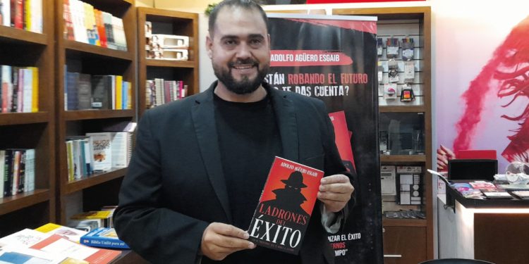 Presentaron libro “Los ladrones del éxito” de Adolfo Agüero Esgaib