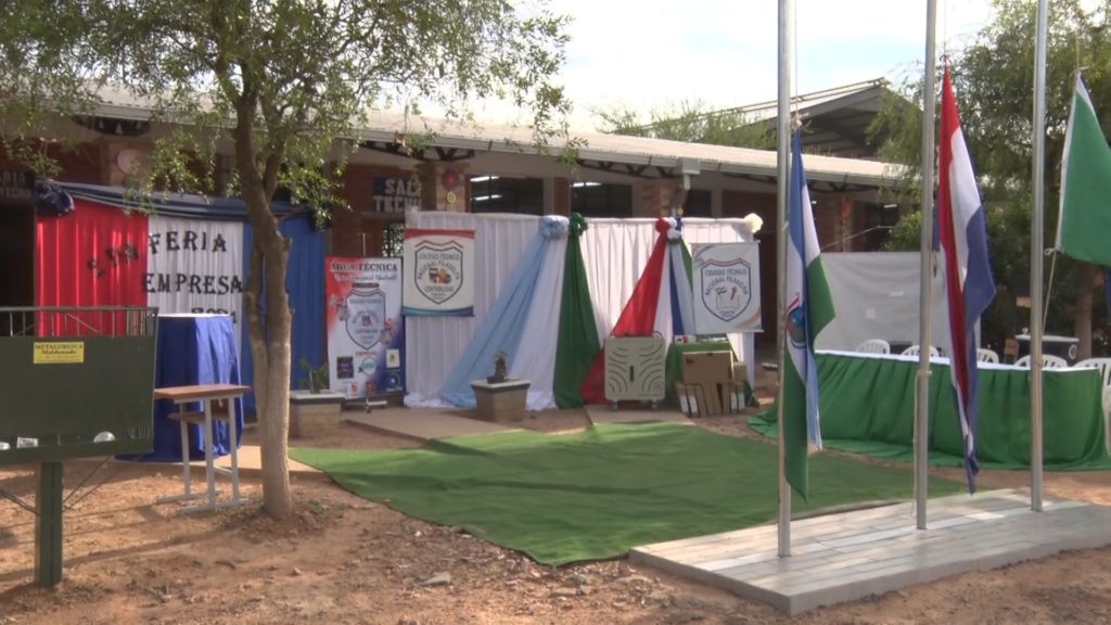 Estudiantes de Filadelfia realizan feria con propuestas de negocio Estudiantes de Filadelfia realizan feria con propuestas de negocio