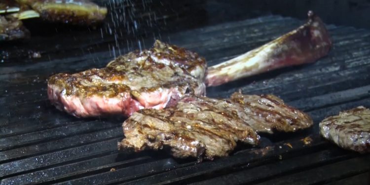 Frigorífico Neuland brinda cortes exclusivos de carne a importantes restaurantes