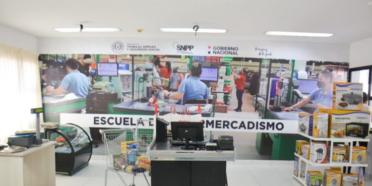 Inauguran primera escuela de supermercadismo para formar y calificar mano de obra del sector