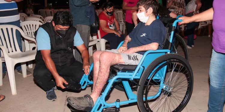 Realizaron entrega de sillas de ruedas Realizaron entrega de sillas de ruedas