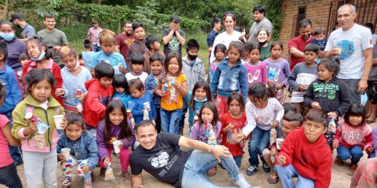 Jóvenes universitarios realizaron actividad social en comunidad de Chaco´i Jóvenes universitarios realizaron actividad social en comunidad de Chaco´i