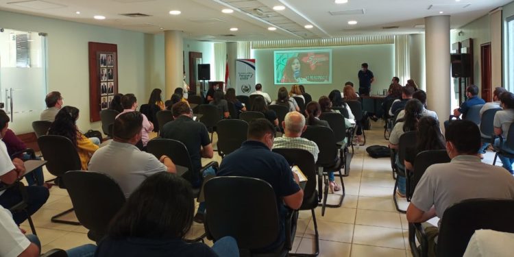 Gestionan proyectos sociales que beneficiarán a miles de familias rurales