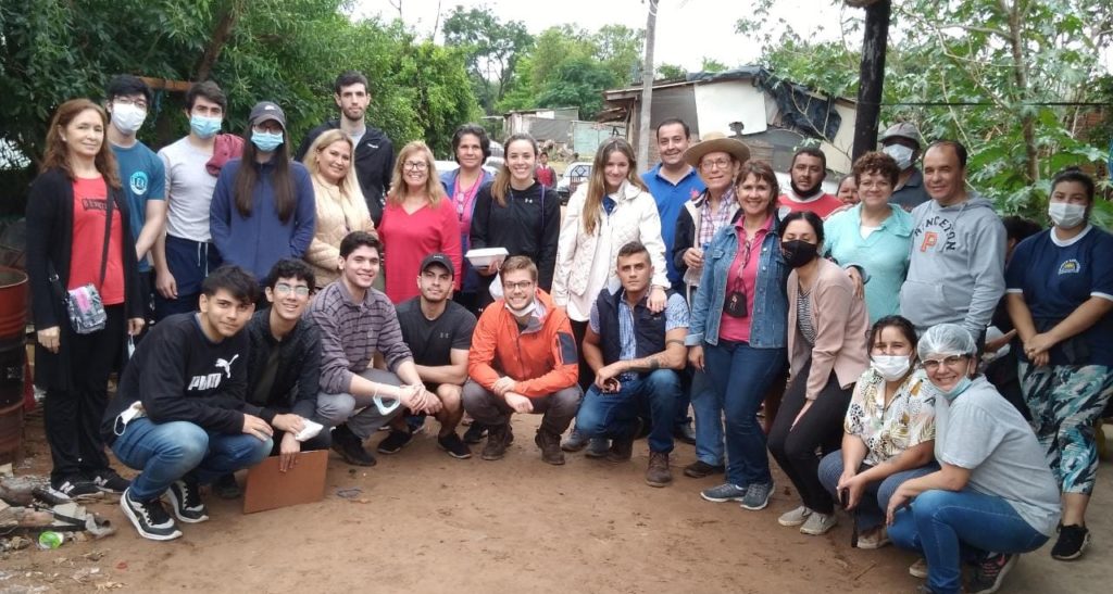 Familias del Bañado reciben plato de comida