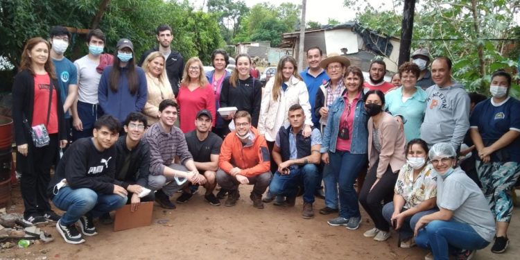 Familias del Bañado reciben plato de comida