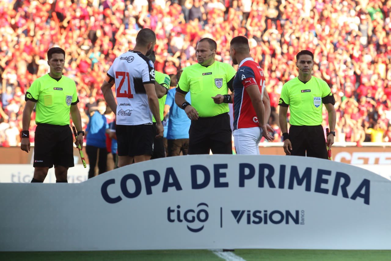 La APF recibe multa y habría sanción para Cerro Porteño