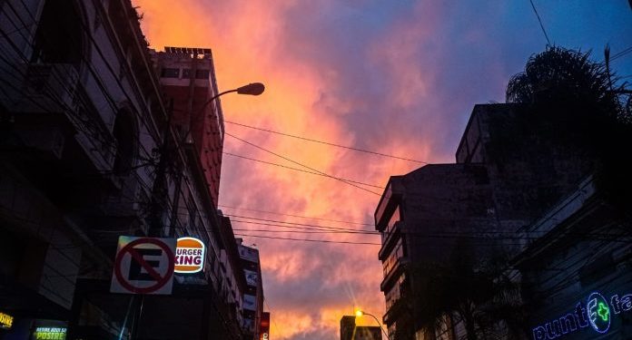 Inicio de semana laboral con clima cálido a caluroso y vientos del sur