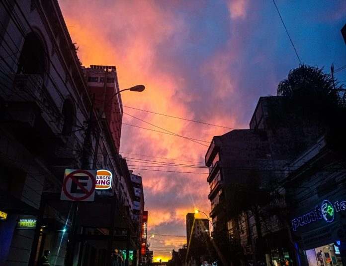 Inicio de semana laboral con clima cálido a caluroso y vientos del sur