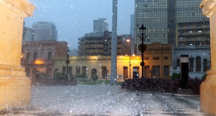 Meteorología anuncia un día cálido con precipitaciones y tormentas eléctricas