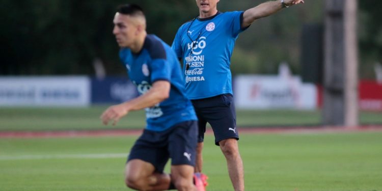 Barros Schelotto y un probable equipo en la previa al duelo ante Chile Barros Schelotto y un probable equipo en la previa al duelo ante Chile