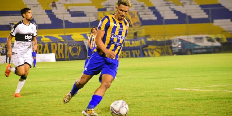 Olimpia y Luqueño protagonizan un electrizante duelo en Villa Elisa Olimpia y Luqueño protagonizan un electrizante duelo en Villa Elisa