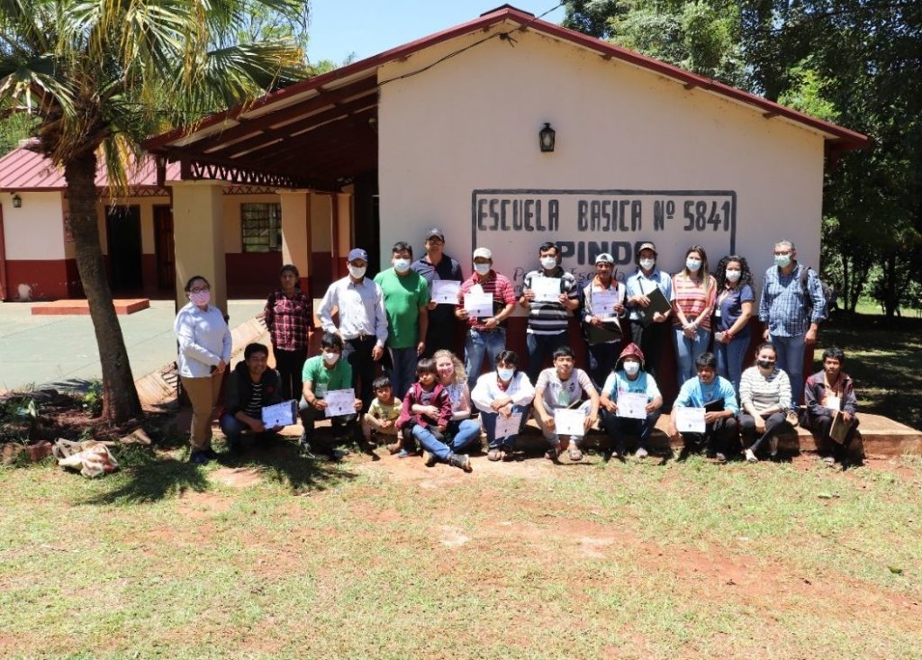 Nativos de la zona sur del país se capacitan en apicultura y economía familiar