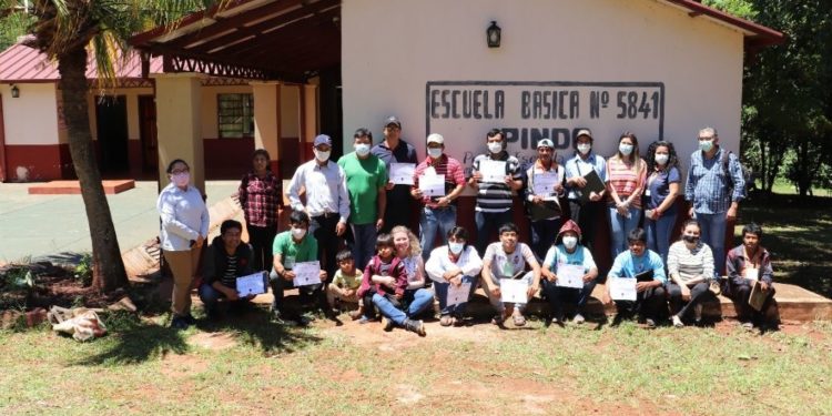 Nativos de la zona sur del país se capacitan en apicultura y economía familiar