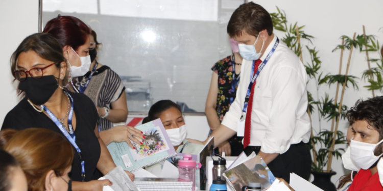 MEC prepara distribución de casi 1.400.000 de kits de útiles escolares