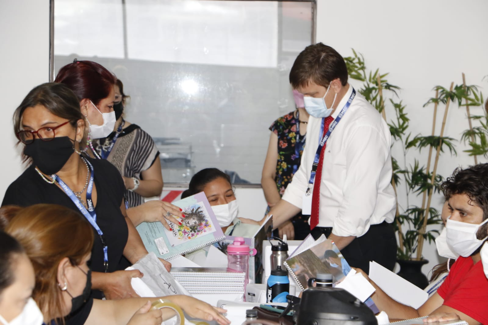 MEC prepara distribución de casi 1.400.000 de kits de útiles escolares