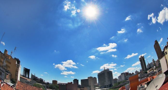 Meteorología anuncia un día caluroso y con vientos del sureste