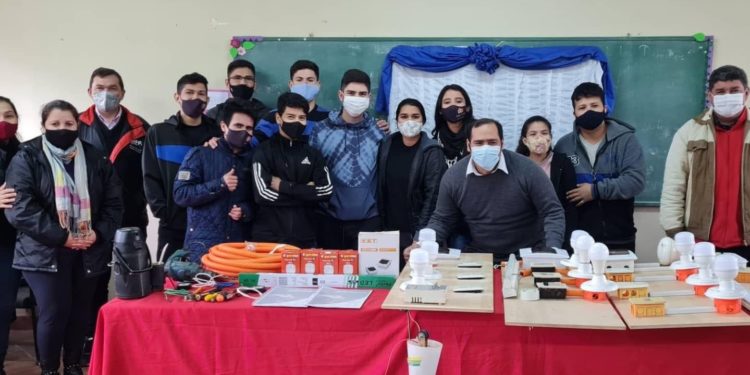 Brindan diversas capacitaciones a jóvenes