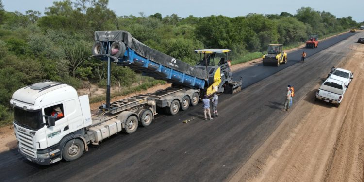 Inician asfaltado en acceso al Hospital Yalve Sanga