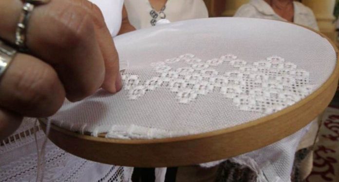 Gobierno insta a funcionarios públicos a utilizar el Ao po’i Gobierno insta a funcionarios públicos a utilizar el Ao po’i