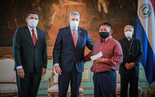 Paraguay entrega certificados de ocupación e indemnización a pueblos indígenas
