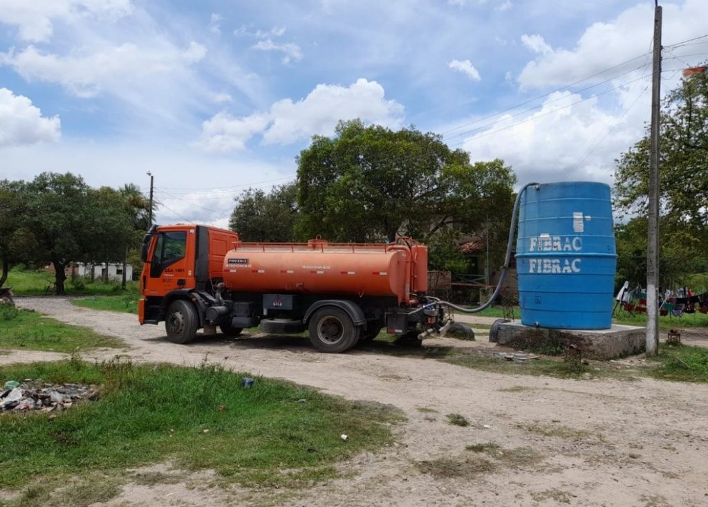 Realizan regularización asfáltica y entrega de agua potable en el Chaco